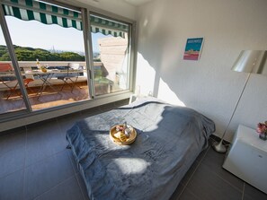 1 camera, una scrivania, accesso a Internet