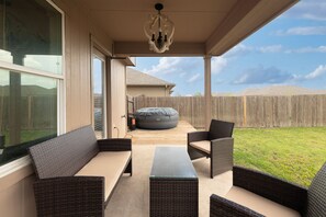 House, Accessible - Hot Tub Foosball Fenced Yard Parking (Kyle)