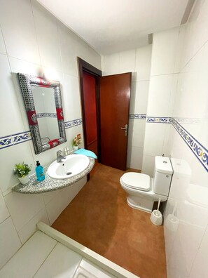 Towels, toilet paper - 2 Bedroom Apartment Opposite YAAD City Hotel I24 (Marrakech)