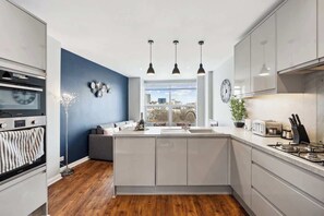 Fridge, microwave, oven, stovetop - 'Bright-on Heights' premium 2 Bed Flat by the Sea (Brighton and Hove)