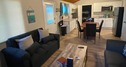 Charming 1-bedroom guest house in adorable New Buffalo with WiFi, AC