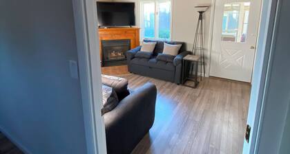 Charming 1-bedroom guest house in adorable New Buffalo with WiFi, AC