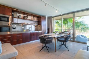 Kühlschrank, Mikrowelle, Ofen, Geschirrspüler