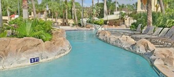 3BR Townhouse at Regal Palms: Pool & Disney Fun
