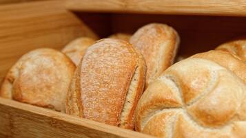 Café da manhã com buffet grátis todos os dias