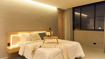 1 bedroom, laptop workspace, bed sheets