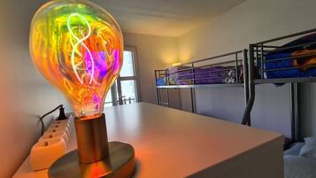 3 makuuhuonetta, silitysrauta/-lauta, vauvan matkasänky, Wi-Fi