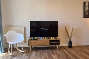 TV, bøker og kontorer