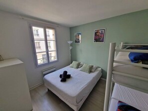 2 bedrooms, iron/ironing board, travel cot, WiFi