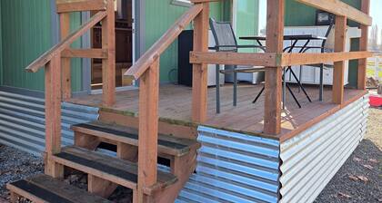Comfy Tiny house on a peaceful 13 acres. Close to beach, hiking, Canada & more!