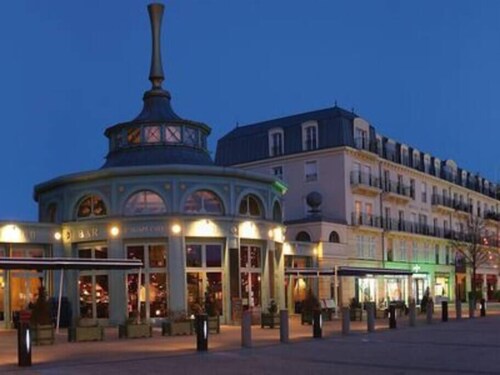 ❧ Disneyland Paris 70m² face Parc, place Ariane ❧