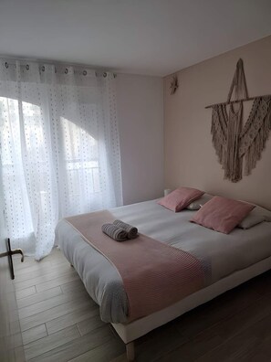 3 bedrooms, iron/ironing board, travel crib, WiFi