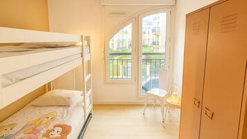 3 soverom, strykejern/-brett, reiseseng for barn og wi-fi