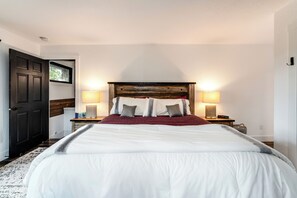 3 bedrooms, desk, iron/ironing board, free WiFi