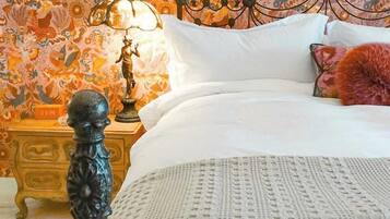 4 bedrooms, travel crib, free WiFi, bed sheets