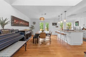 Dining - Atlanta Retreat near Midtown / Piedmont Park, Morningside Atlanta Retreat (Atlanta)