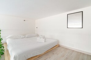 Iron/ironing board, Internet, bed sheets