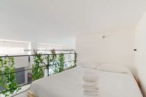1 bedroom, iron/ironing board, internet, bed sheets