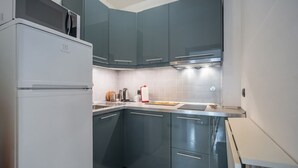 Fridge, microwave, stovetop, electric kettle