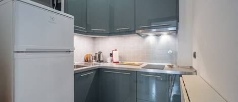 Fridge, microwave, stovetop