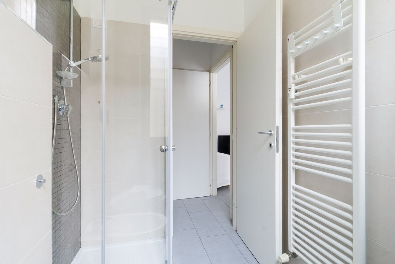 Dusche, Haartrockner, Bidet, Handtücher