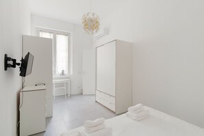 1 slaapkamer, een strijkplank/strijkijzer, wifi, beddengoed