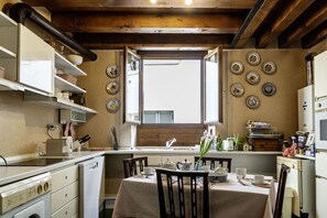 Micro-ondas, lava-louças, torradeira