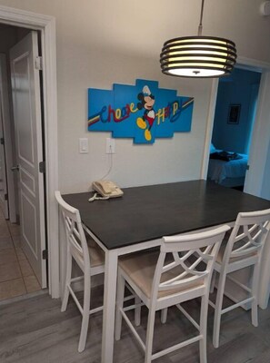 Dining -  hotel suite with WiFi, fitness room in brilliant Orlando (Orlando)