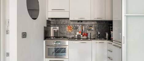 Micro-ondas, fogão, cooktop, lava-louças