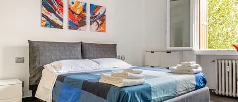1 Schlafzimmer, Schreibtisch, Bügeleisen/Bügelbrett, Bettwäsche