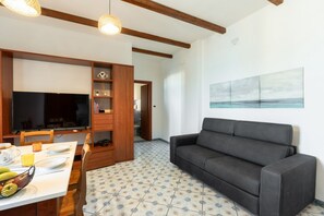 Living area - GuestHost - Spacious and cosy flat of 50 square metres, which can accommodate up to 5 people, on the 1st floor of a house (WITHOUT LIFT with steps to access it).The property is located on the Lungomare Cristoforo Colombo promenade, where you can enjoy a  (Trani)