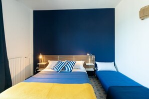 2 bedrooms, iron/ironing board, WiFi, bed sheets - GuestHost - Spacious and cosy flat of 50 square metres, which can accommodate up to 5 people, on the 1st floor of a house (WITHOUT LIFT with steps to access it).The property is located on the Lungomare Cristoforo Colombo promenade, where you can enjoy a  (Trani)