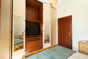 2 habitaciones, tabla de planchar con plancha, wifi y ropa de cama