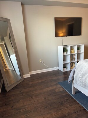 1 غرفة نوم ومكواة/لوح كي وواي فاي وملاءات أسرّة