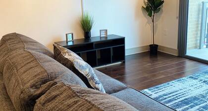 Modern Hollywood Hideaway - Steps from Walk of Fame!