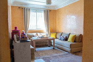 TV, books - Lovely stay, Mor than a stay it's an experience (Agadir)