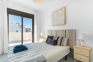 3 bedrooms, iron/ironing board, free WiFi, bed sheets