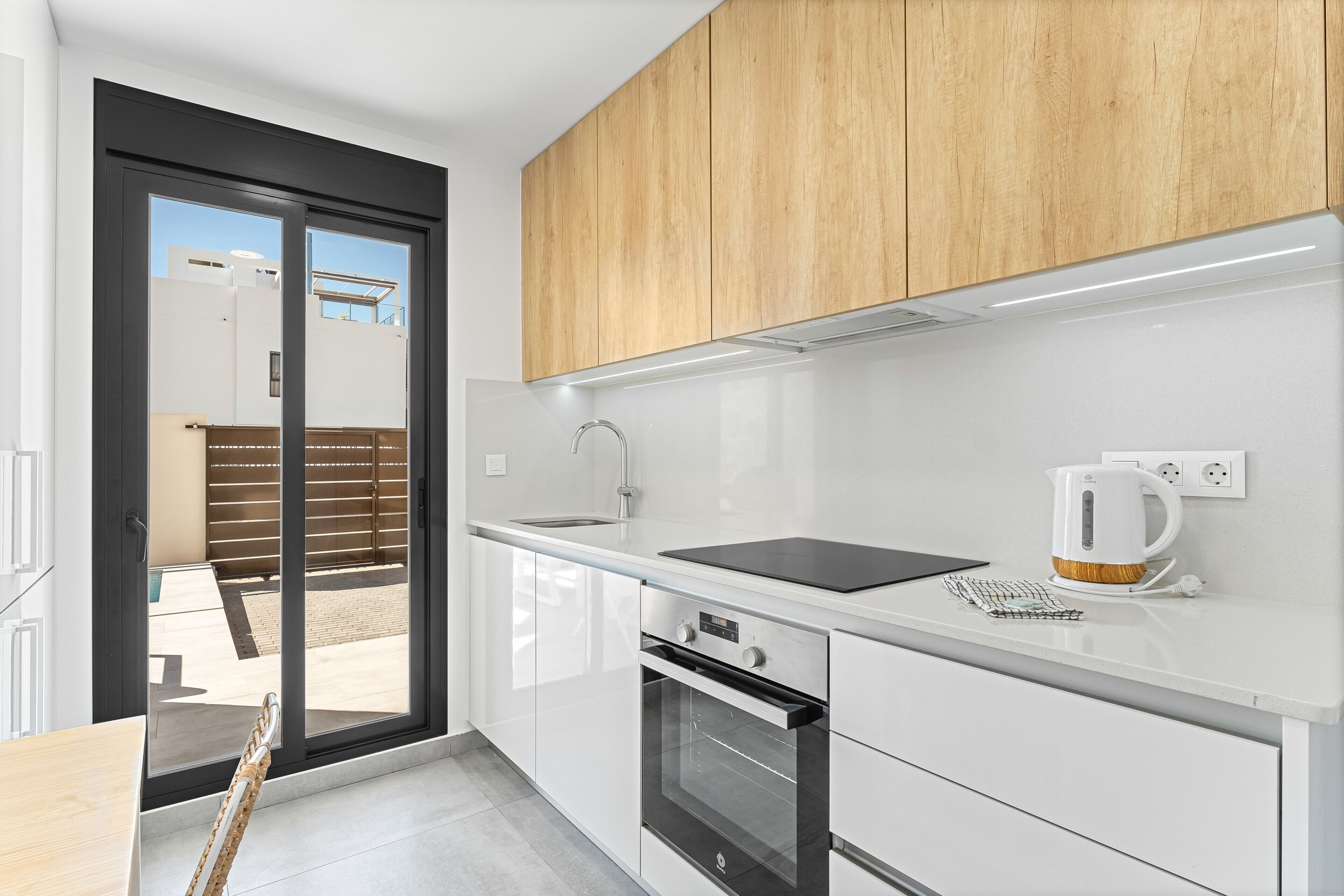 Réfrigérateur, micro-ondes, cafetière/bouilloire