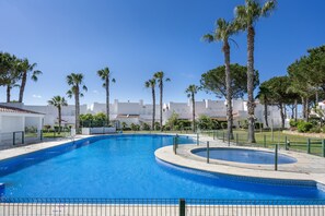 Pool - Villa 'Camaleón' with Shared Pool, Wi-Fi and Air Conditioning (Chiclana de la Frontera)