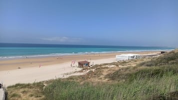 Tæt på stranden
