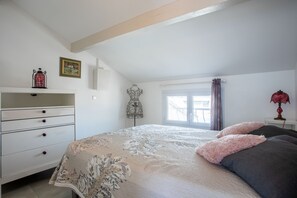 1 bedroom, iron/ironing board, free WiFi, bed sheets - Evasion Maritime Apartment with Sea View, Wi-Fi and Air Conditioning (Frejus)