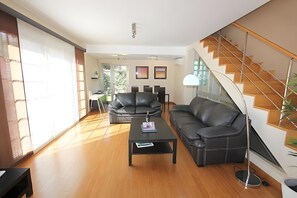 TV - Vacation 'Pure Luxury and Comfort La Oliva' with Mountain View, Wi-Fi and Air Conditioning (La Playa de Tauro)