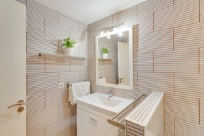 Dusch, hårtork och handdukar