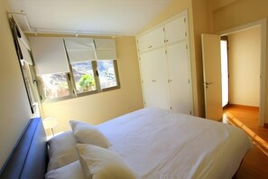 4 bedrooms, iron/ironing board, free WiFi, bed sheets - Vacation 'Pure Luxury and Comfort La Oliva' with Mountain View, Wi-Fi and Air Conditioning (La Playa de Tauro)