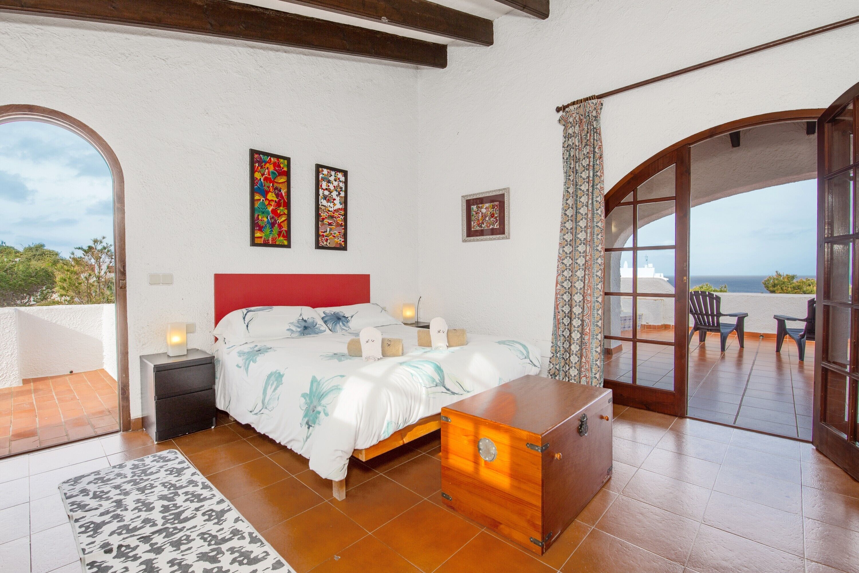 4 bedrooms, WiFi (free), bed sheets