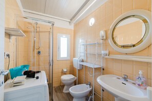 淋浴设施、吹风机、毛巾