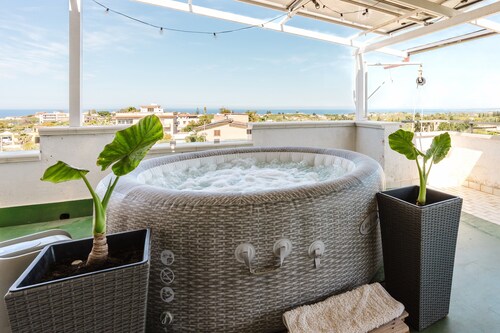 Holiday Home 'Angela' with Sea View, Wi-Fi and Air Conditioning