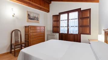 1 slaapkamer, een strijkplank/strijkijzer, gratis wifi, beddengoed