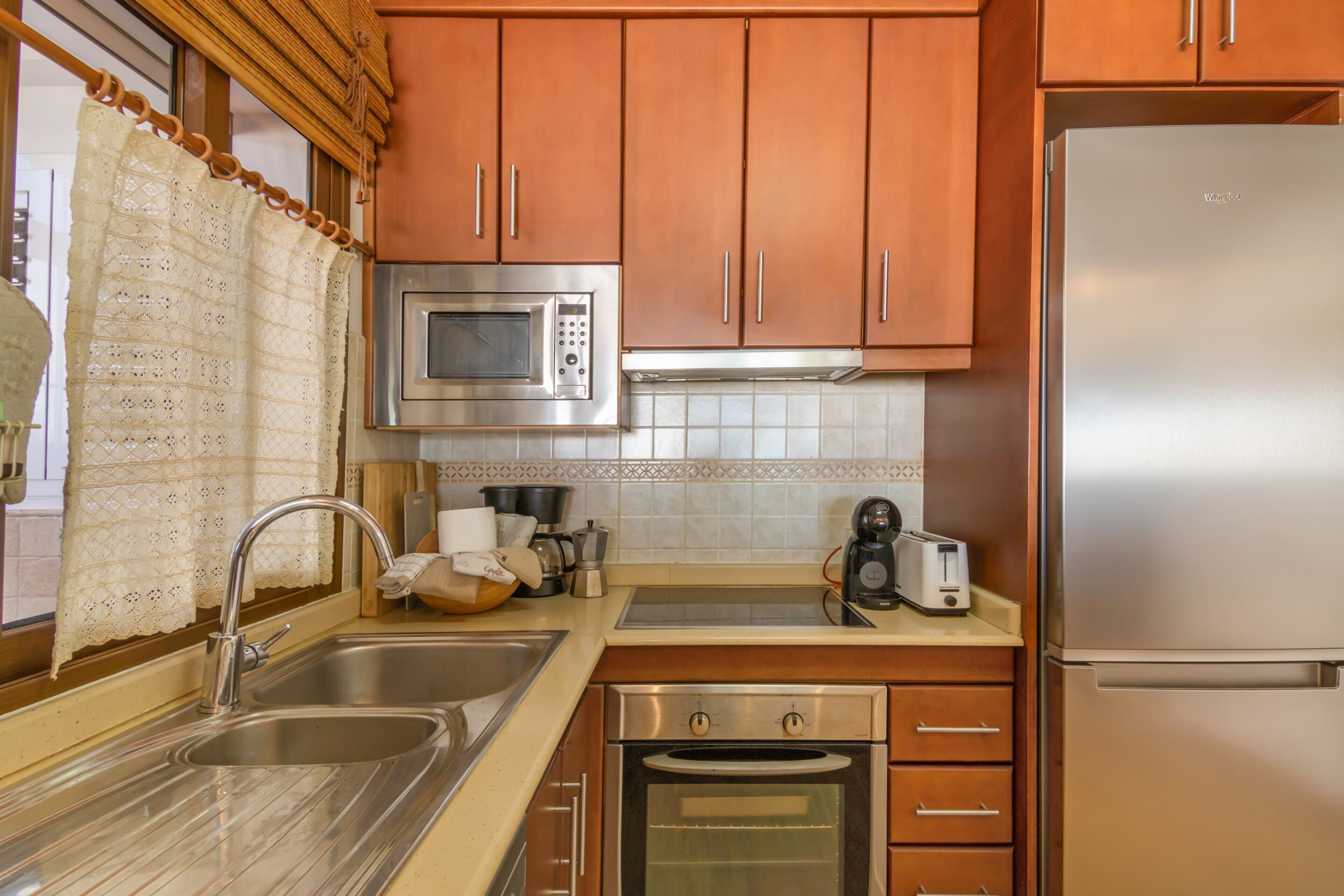 Refrigerador, microondas, horno y parrilla de estufa 