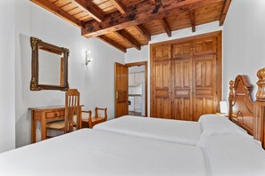 1 slaapkamer, een strijkplank/strijkijzer, gratis wifi, beddengoed